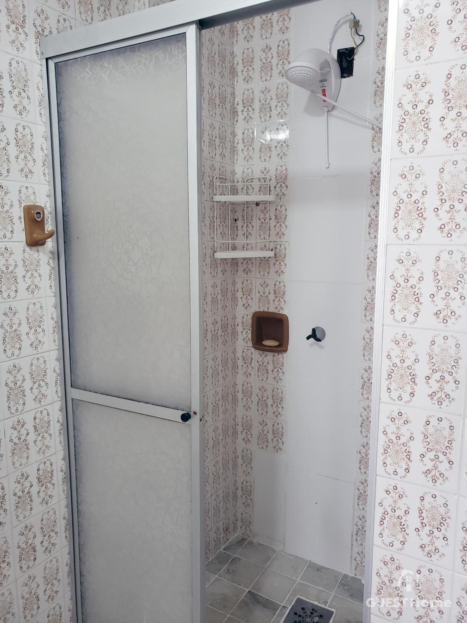 1 Quarto, Andar Alto, Acolhedor, Com Ar Condicionado